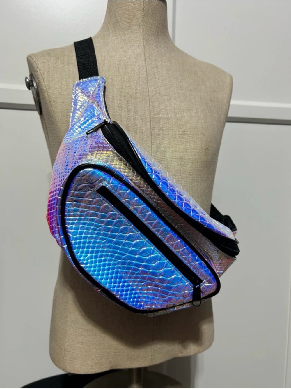 Pink Holographic Iridescent Pleather Waist Bag Pouch Fanny Pack Zippered Buckle